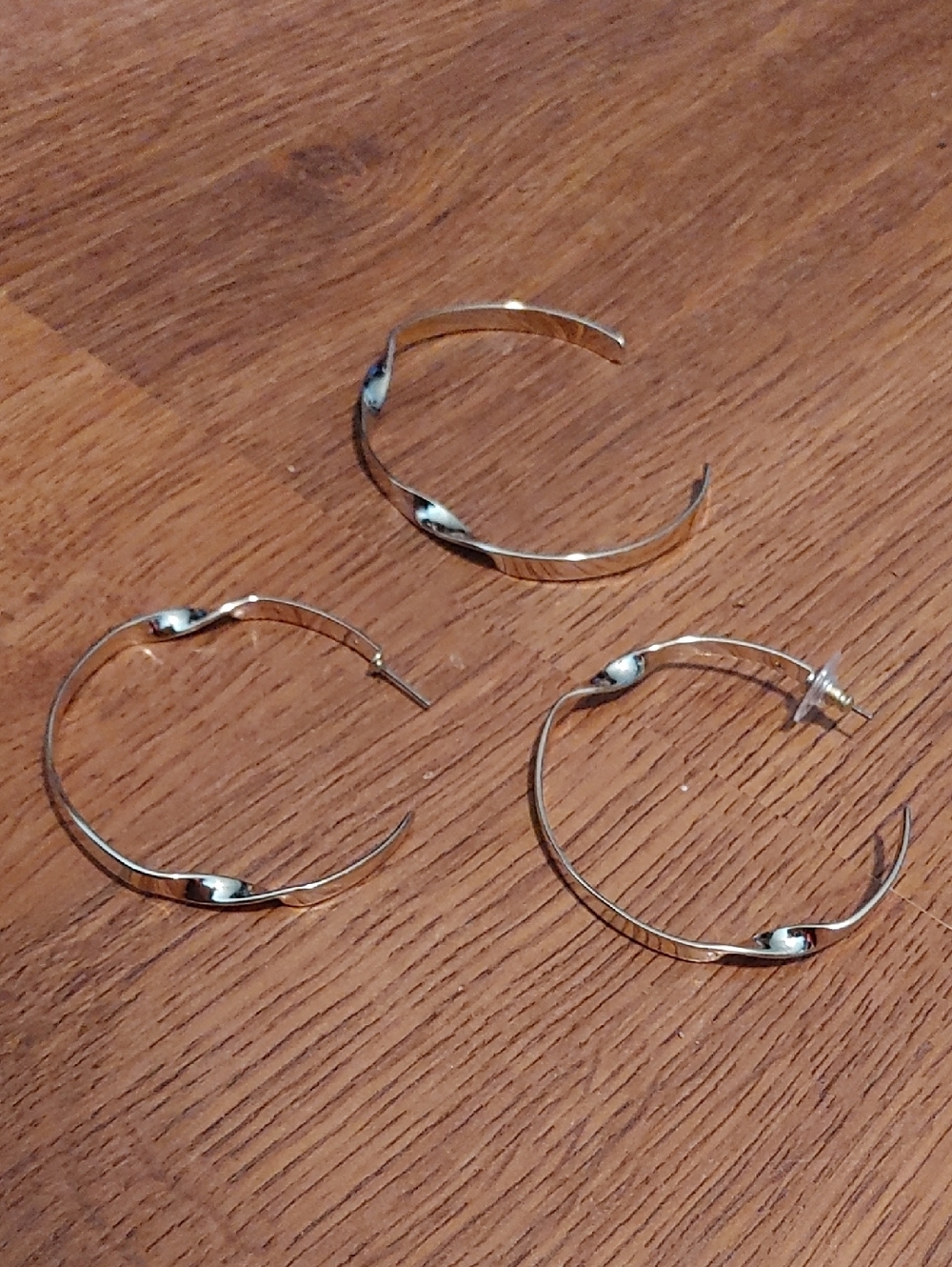 Stella Dot Gold-Tone Twisted Hoop Earrings And Bracelet